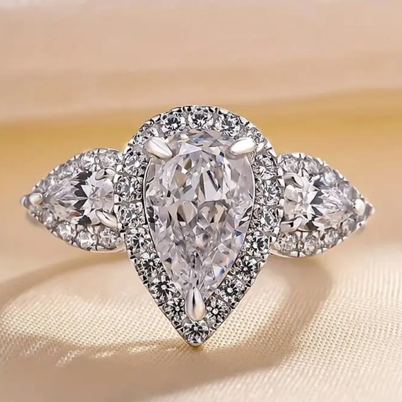 Pear Shape Simulated Diamond Wedding Engagement Silver Plated Cz Ring Sz 7 - Picture 2 of 7